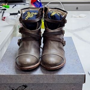 Crue style, gray/stone color, runs true to size